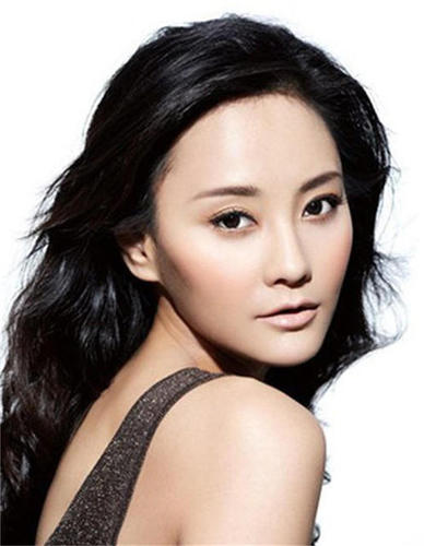 马雅舒，吴奇隆的前妻，两人相识于《萧十一郎》。但是结婚后便各自奔赴自己的剧组，于是乎马雅舒婚后不久便红杏出墙导致离婚。