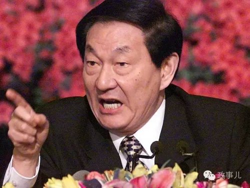 “政事儿”(微信ID:gcxxjgzh)注意到，朱镕基作为国务院前总理，在任期内，房地产调控是其主导的刺激经济政策之一。