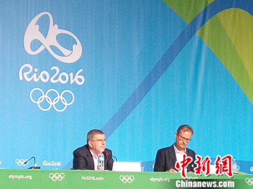 巴赫回答记者提问。<a target='_blank' href='http://www.chinanews.com/' >中新网</a>记者 卢岩 摄。